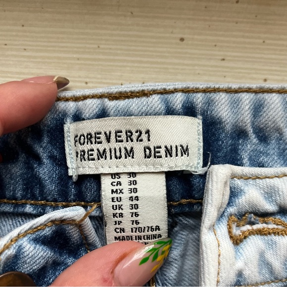 Forever 21 Jeans Shorts - Picture 2 of 2